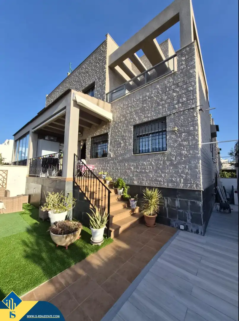 Villa mit Pool zum Verkauf in Nueva Torrevieja - Aguas Nuevas