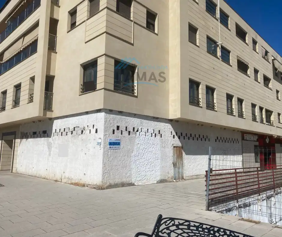 Local comercial de lloguer a Avenida de las Angustias 42