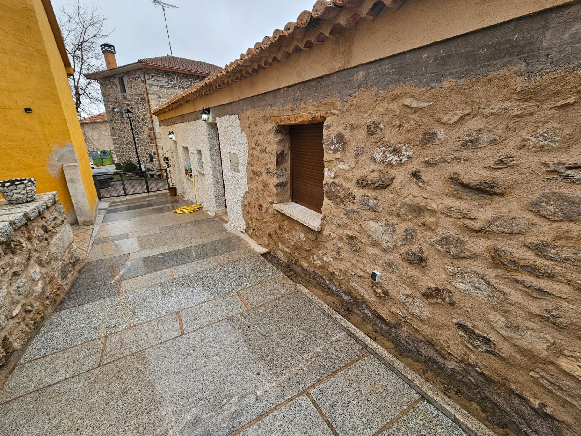 Vista exterior de Casa o xalet per a compartir en Cabanillas de la Sierra amb Aire condicionat, Calefacció i Moblat