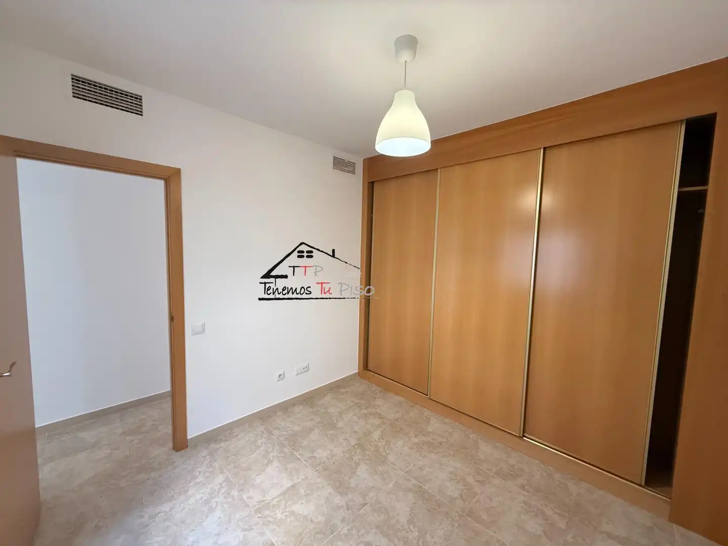 Schlafzimmer von Dachboden zum Verkauf in Benicarló mit Klimaanlage, Terrasse und Balkon