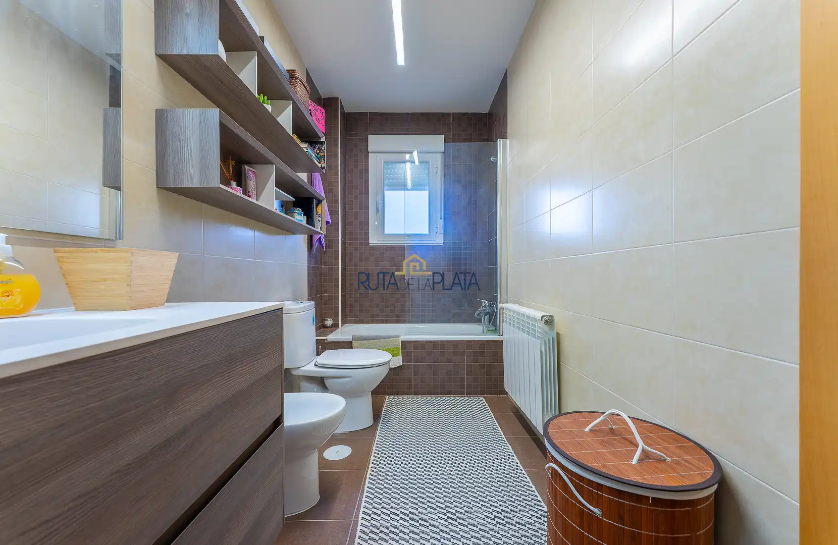 Baño de Casa adosada en venta en Roales con Calefacción, Jardín privado y Alarma