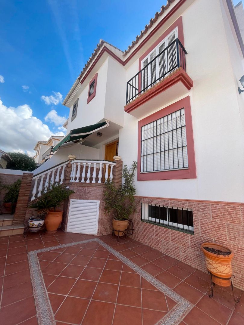 Exterior view of Single-family semi-detached for sale in Málaga Capital  with Air Conditioner, Terrace and Balcony