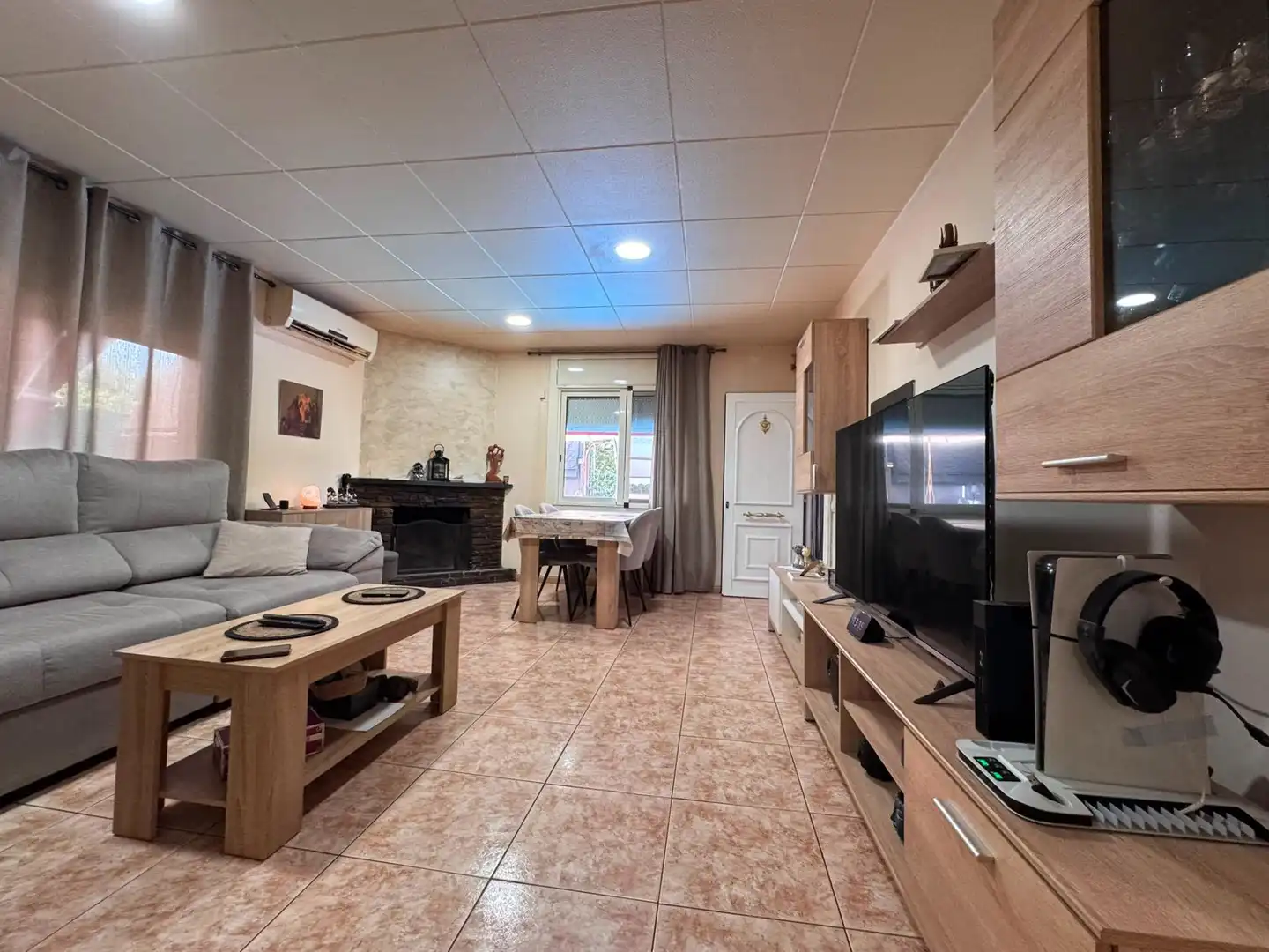 Sala de estar de Casa o chalet en venta en Riells i Viabrea con Aire acondicionado, Calefacción y Jardín privado