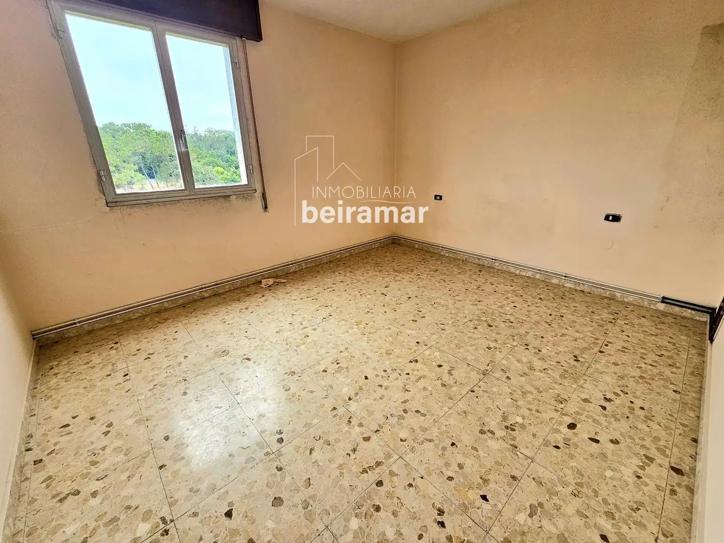 Habitación de Piso en venta en Ribeira con Calefacción y Trastero