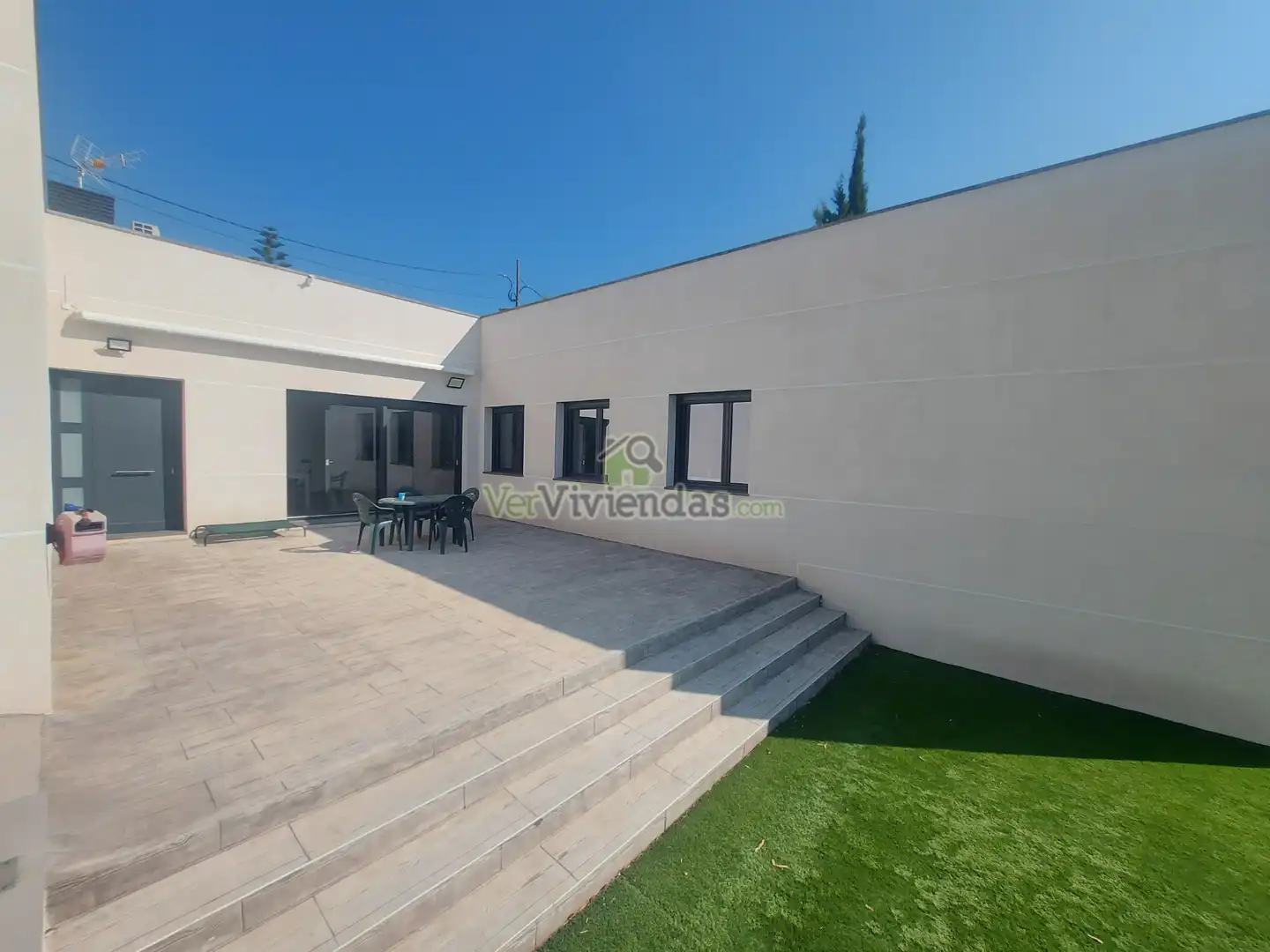 Außenansicht von Haus oder Chalet zum Verkauf in Pallejà mit Klimaanlage, Heizung und Privatgarten