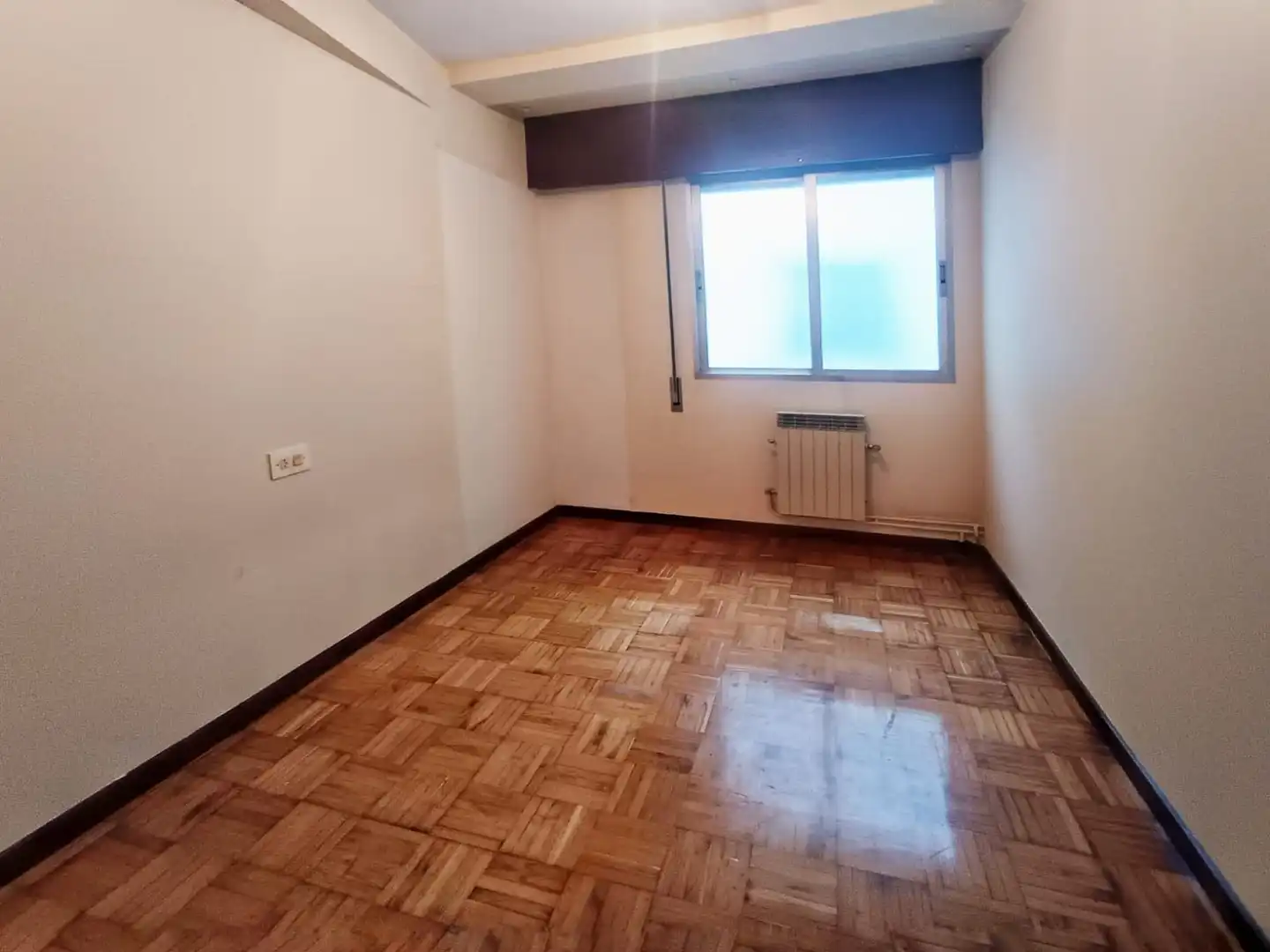 Dormitori de Pis en venda en Pontevedra Capital  amb Calefacció, Parquet i Traster