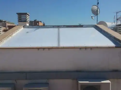 Vista exterior de Edifici en venda en Granada
