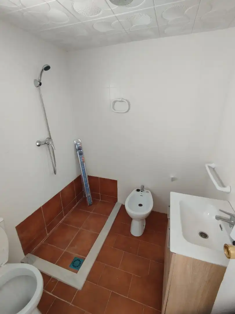 Bany de Finca rústica en venda en Cabra amb Jardí privat, Terrassa i Piscina