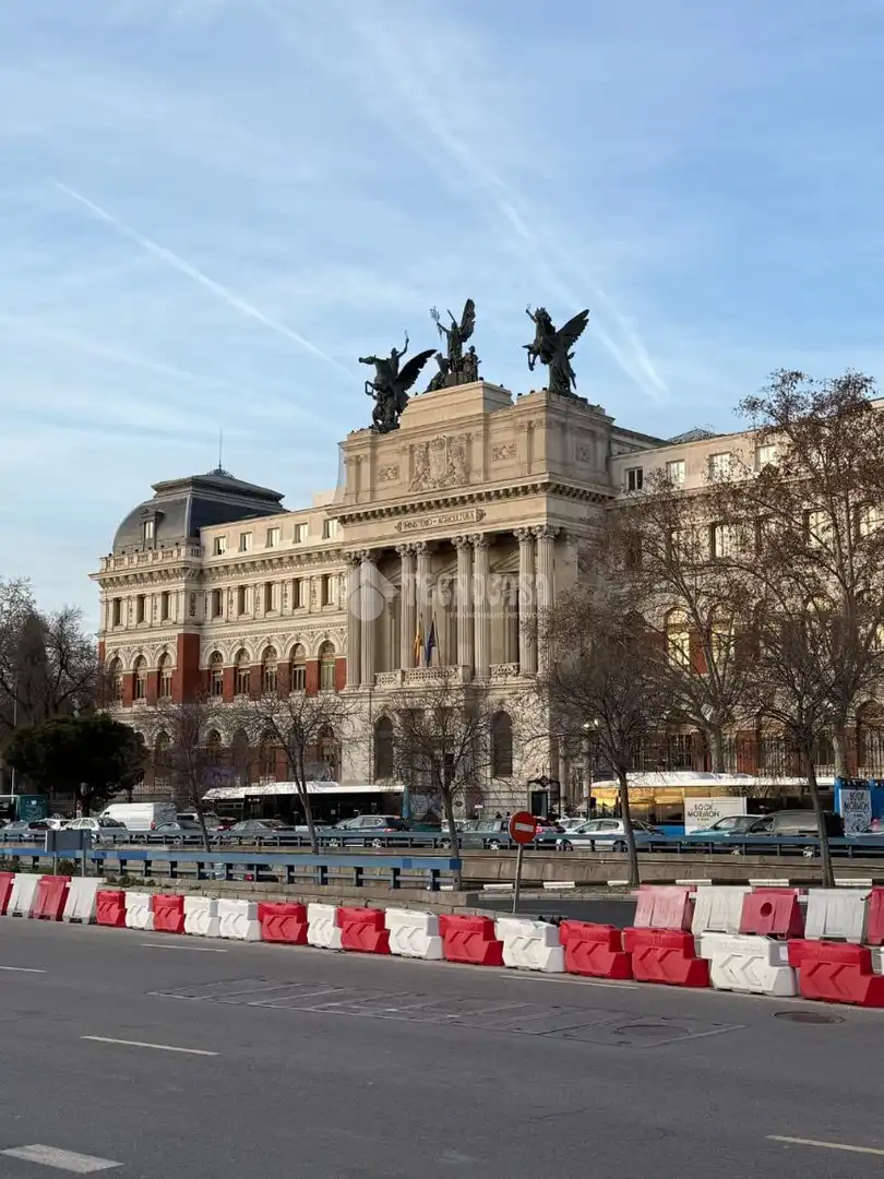 Vista exterior de Piso en venta en Madrid con Calefacción