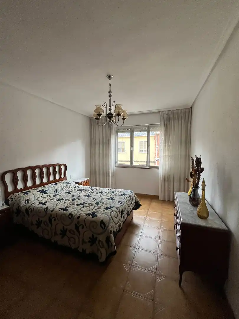 Dormitori de Apartament en venda en Zona Alta