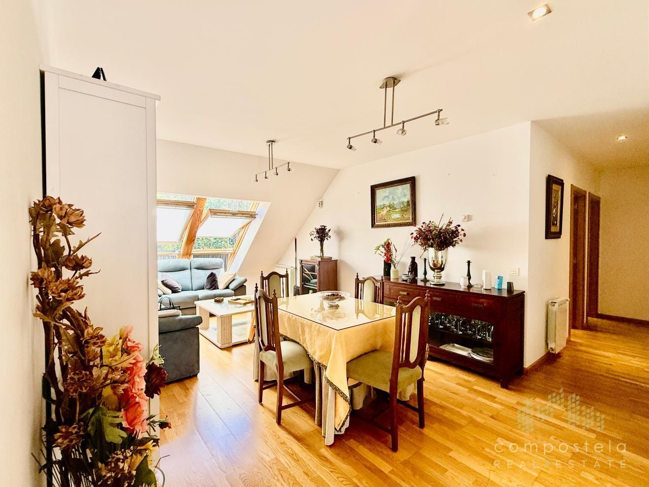 Comedor de Ático de alquiler en Ames con Calefacción, Trastero y Amueblado