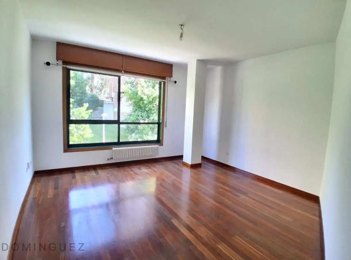 Habitación de Piso de alquiler en Vigo  con Calefacción y Trastero