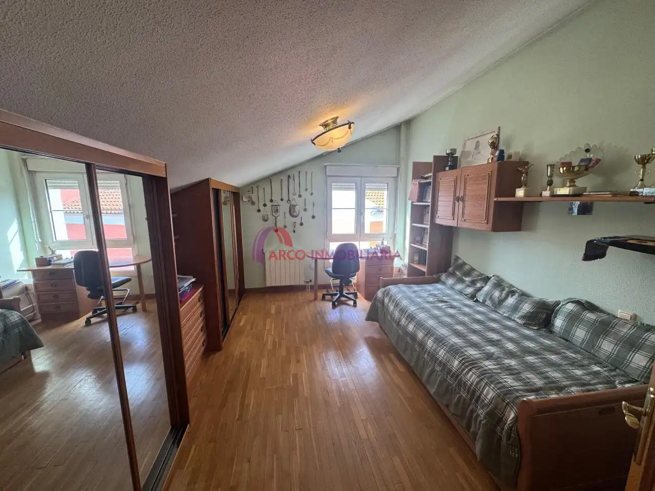 Habitación de Casa o chalet en venta en Alfoz de Quintanadueñas con Calefacción, Jardín privado y Amueblado