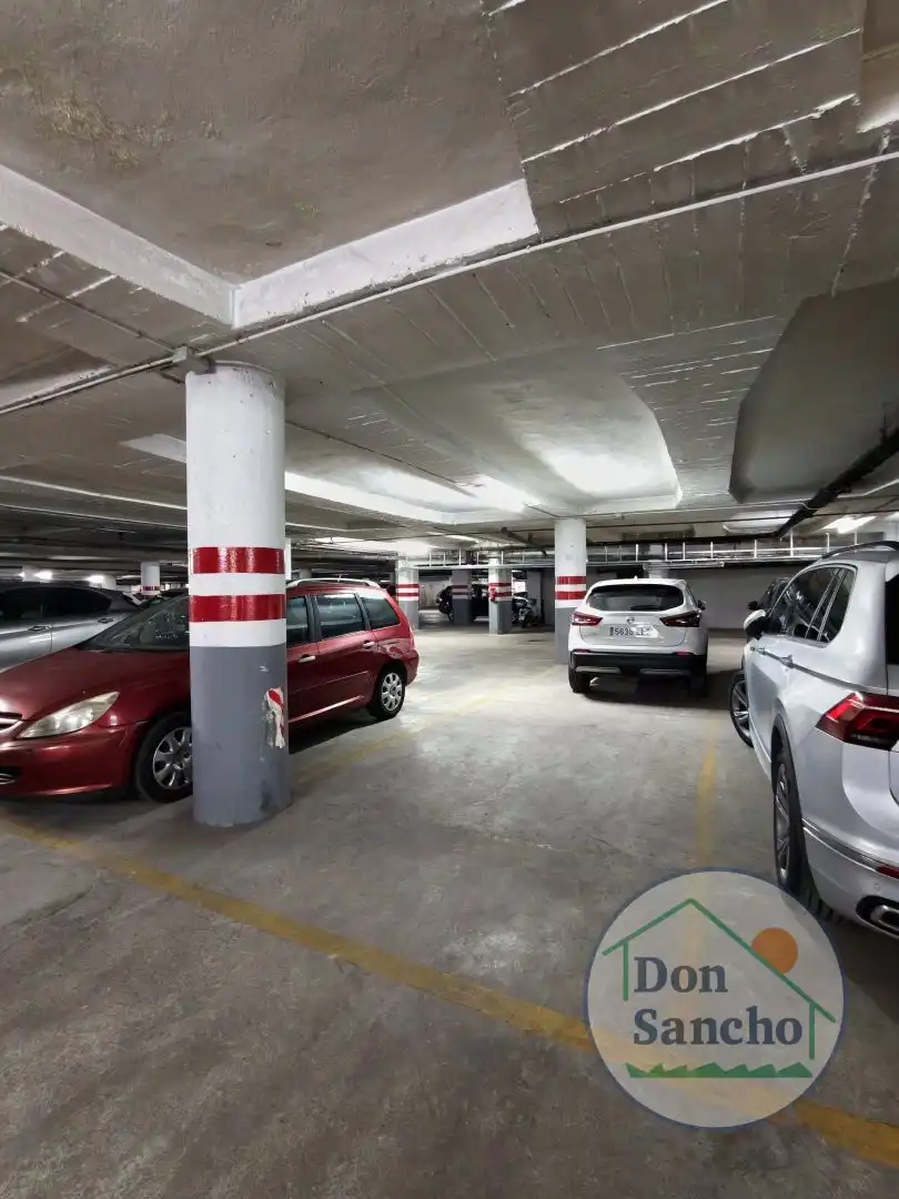 Parking de Piso en venta en Valladolid con Calefacción, Terraza y Trastero