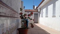 Vista exterior de Casa o xalet en venda en Santa Cruz del Retamar amb Aire condicionat