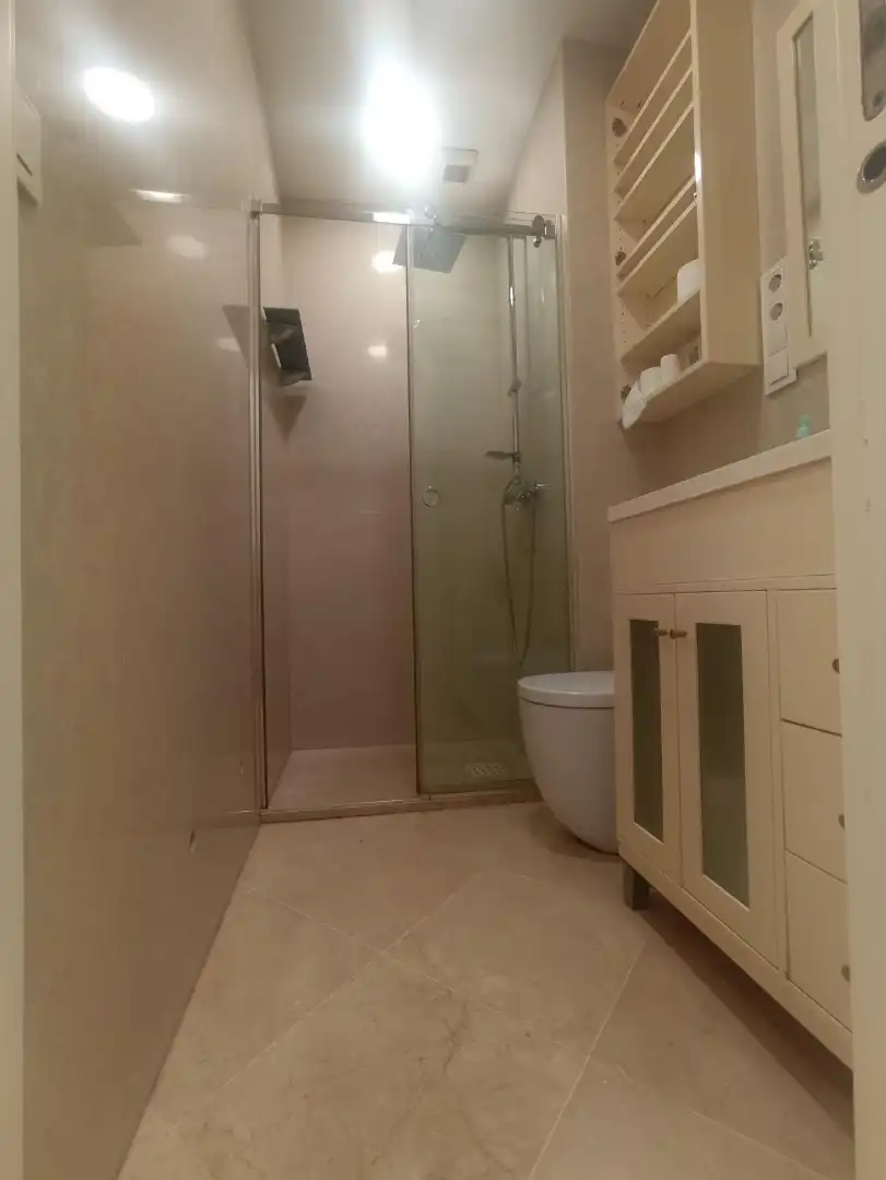Baño de Piso en venta en Sevilla con Aire acondicionado, Trastero y Amueblado