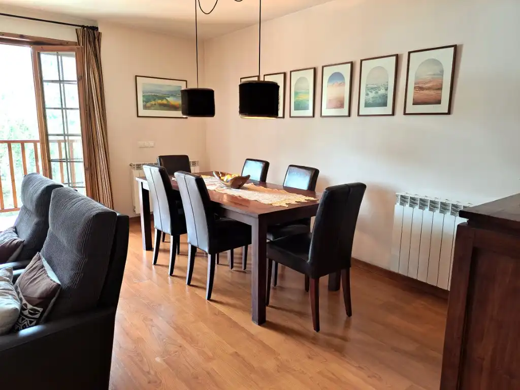 Comedor de Dúplex en venta en Alp con Calefacción, Trastero y Amueblado