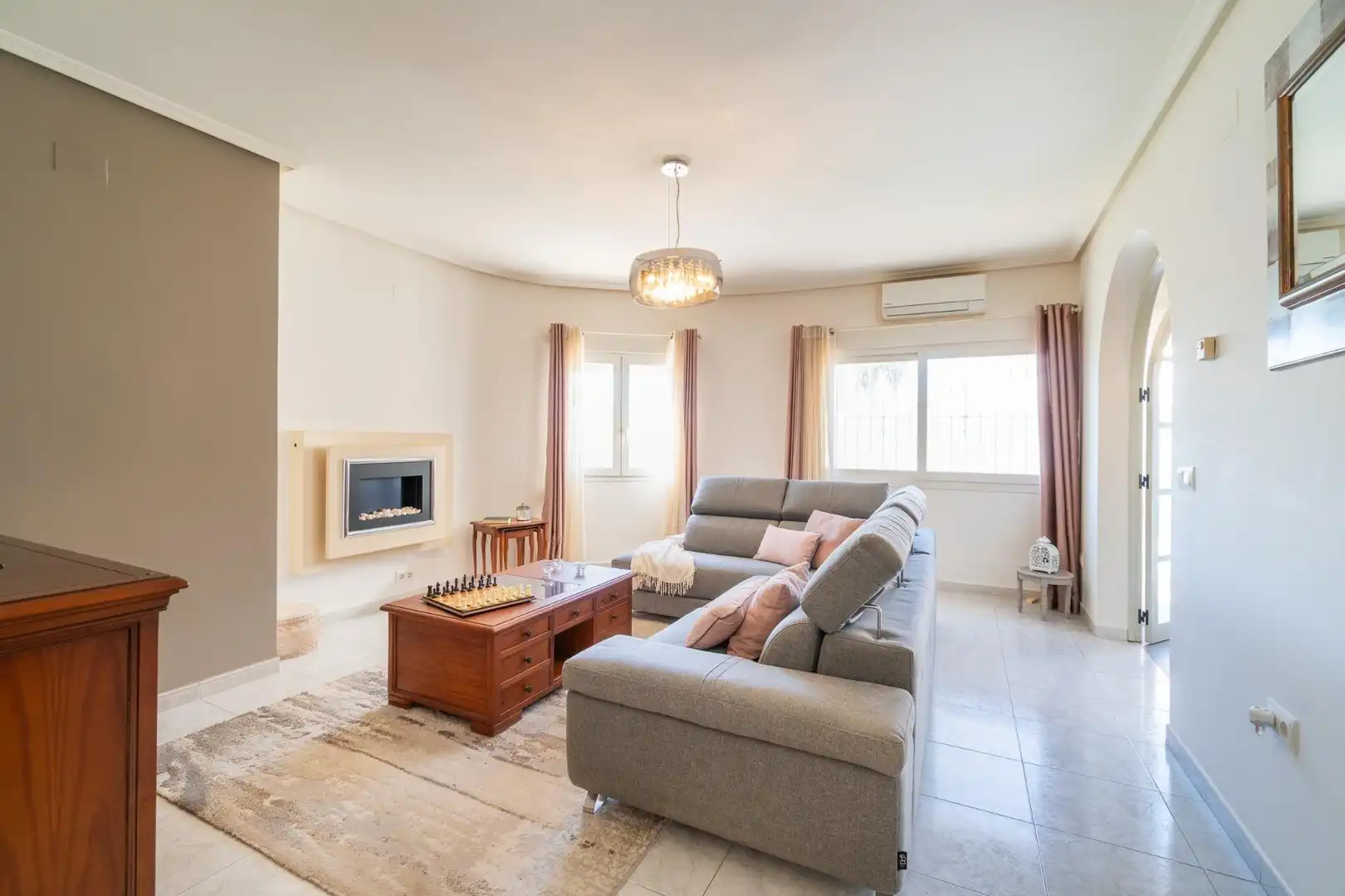 Sala d'estar de Casa o xalet en venda en Orihuela amb Aire condicionat, Calefacció i Jardí privat