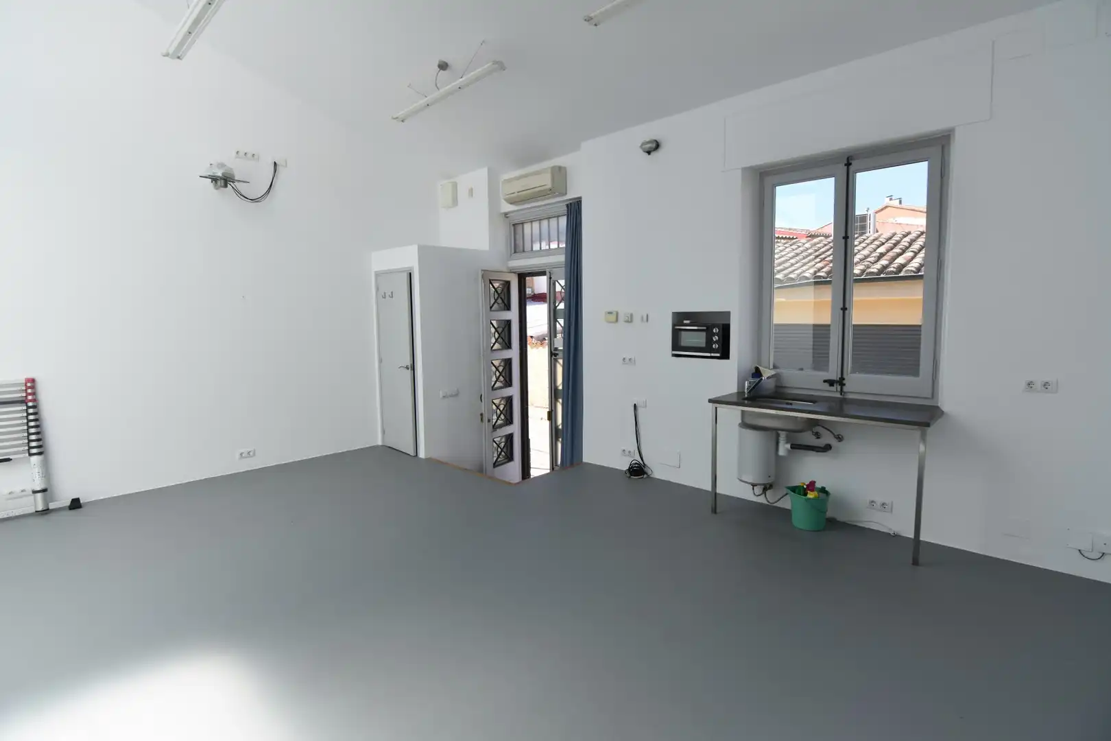 Local comercial en venta en La Bisbal d'Empordà, imagen 2