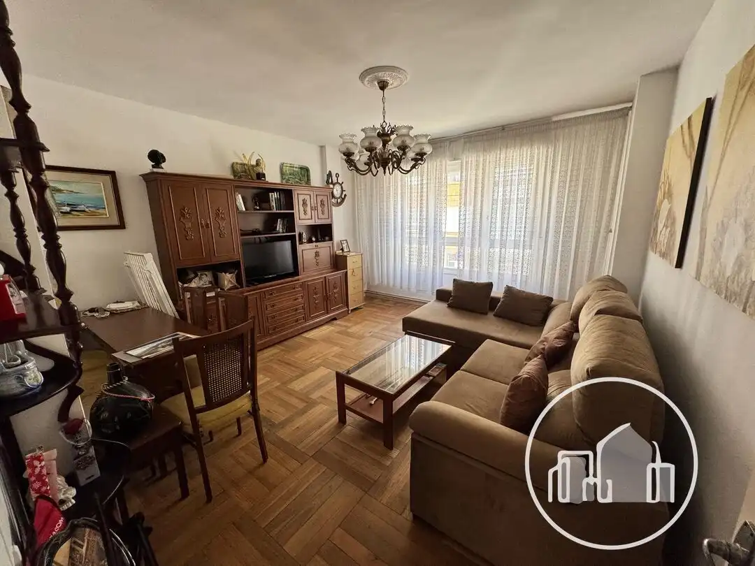 Sala de estar de Piso en venta en Villarcayo de Merindad de Castilla la Vieja con Calefacción, Terraza y Amueblado