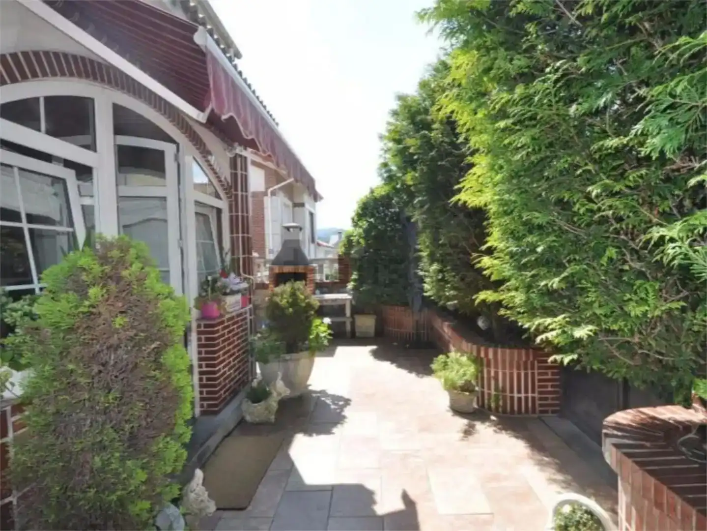 Terrasse von Wohnung zum Verkauf in Castro-Urdiales mit Privatgarten, Schwimmbad und Möbliert