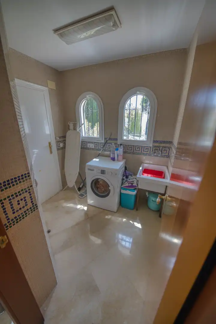 Bathroom of Houses for sale in Benalmádena  with Air Conditioner, Private garden and Parquet flooring