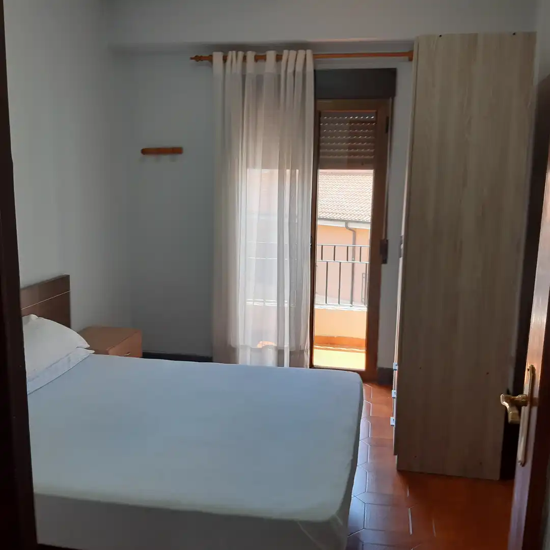 Habitación de Apartamento de alquiler en Teruel con Calefacción, Amueblado y Horno