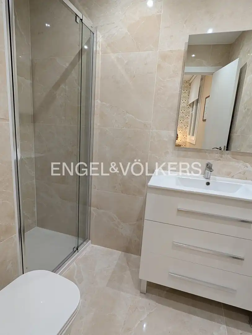 Badezimmer von Wohnung zum Verkauf in Madrid mit Klimaanlage, Heizung und Möbliert