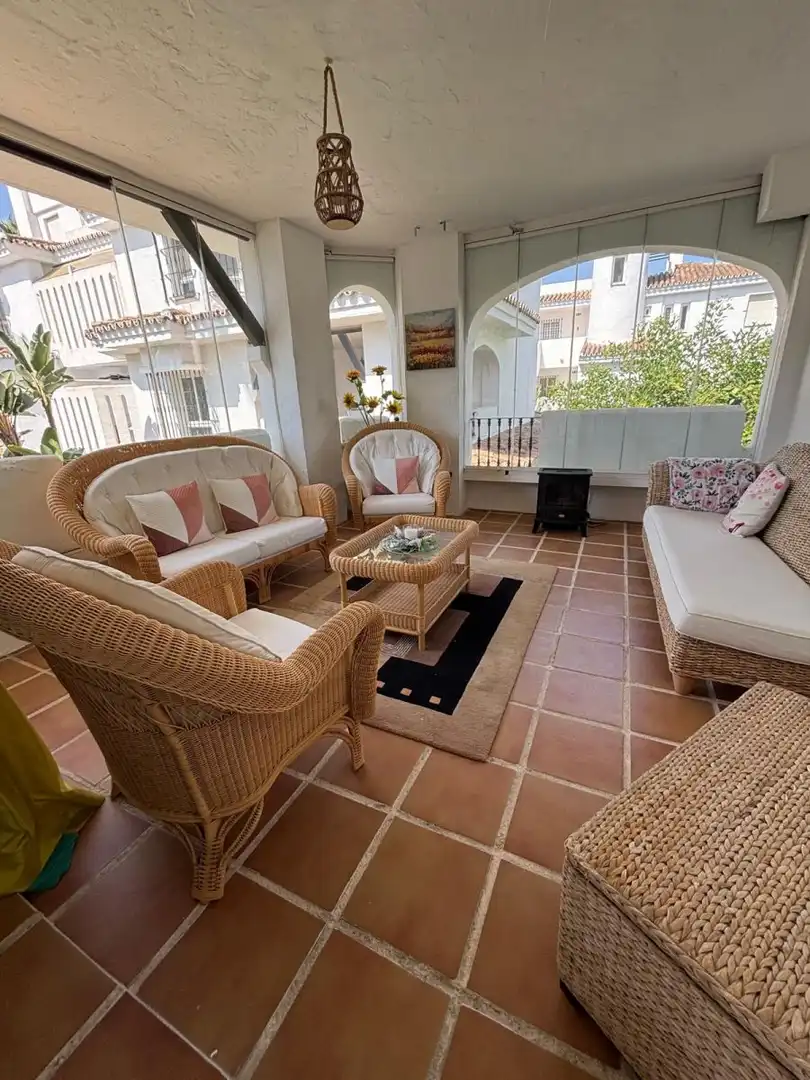 Terrasse von Wohnungen zur Miete in Marbella mit Heizung, Privatgarten und Möbliert