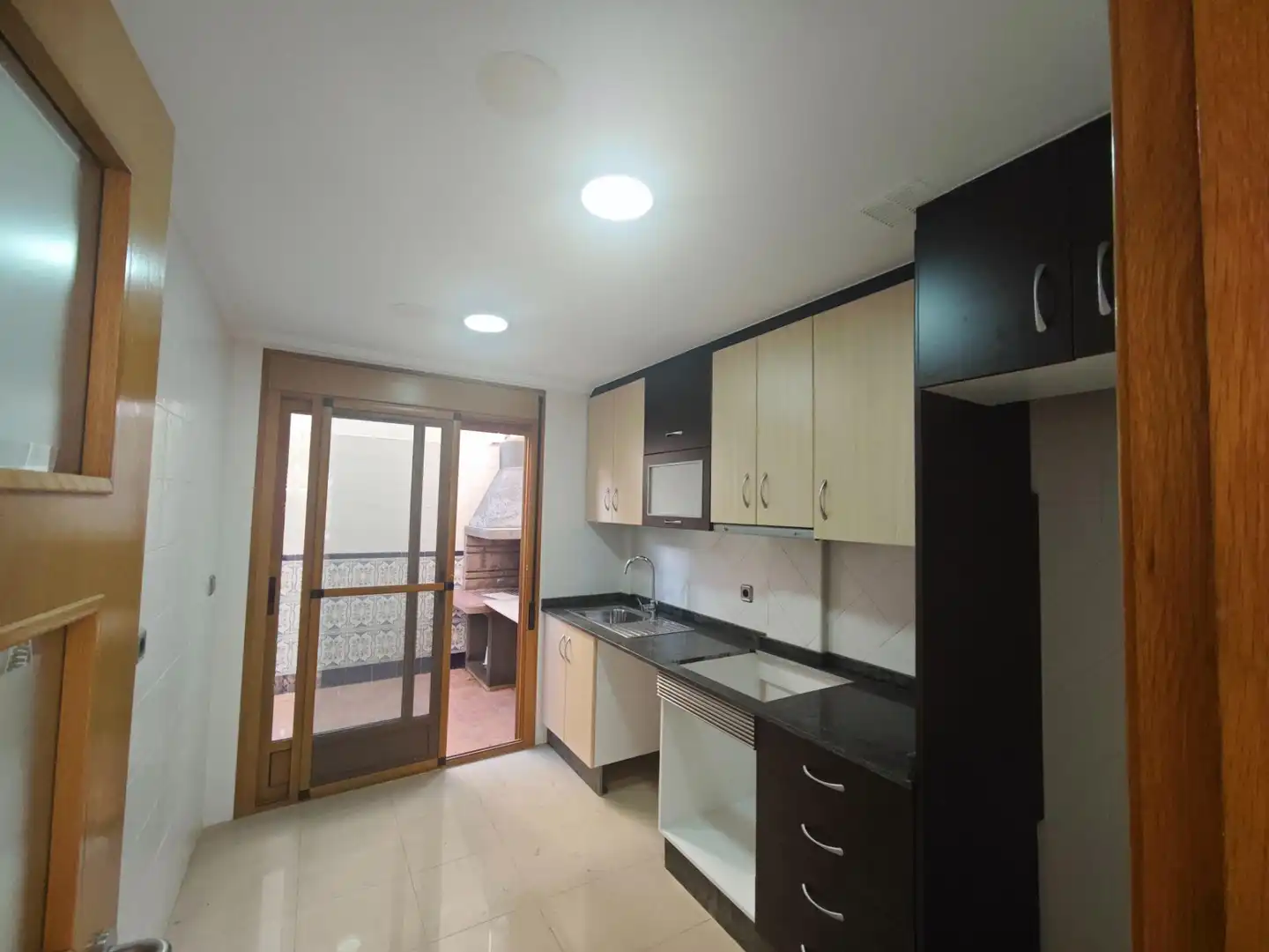 Cuina de Casa o xalet en venda en San Pedro del Pinatar amb Jardí privat, Terrassa i Traster