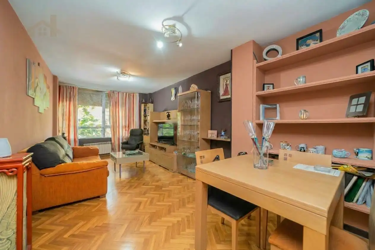 Piso con ascensor en venta en Paseo Rías Bajas