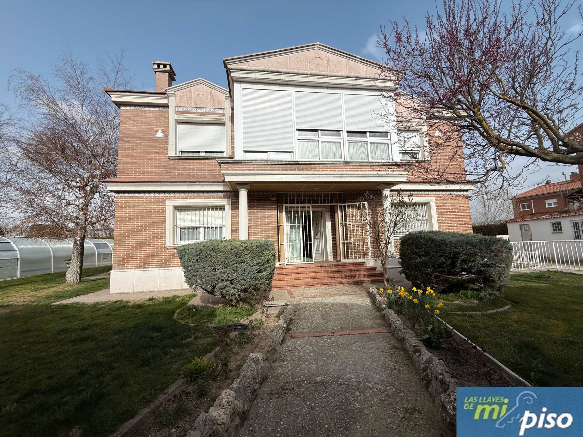 Vista exterior de Casa o chalet en venta en Santovenia de Pisuerga con Calefacción, Jardín privado y Parquet