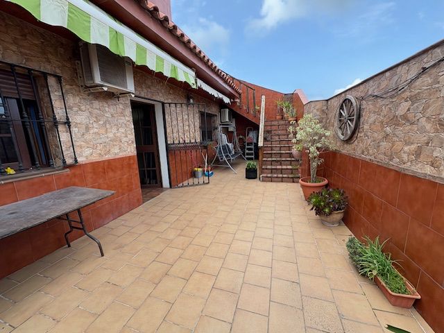 Terrace of House or chalet for sale in Algeciras  with Air Conditioner, Private garden and Terrace