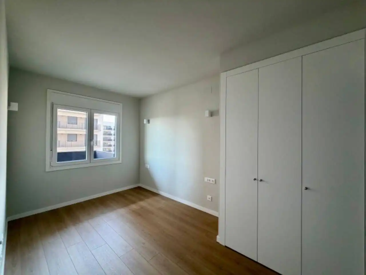 Bedroom of Flat for rent in Terrassa  with Air Conditioner, Heating and Parquet flooring