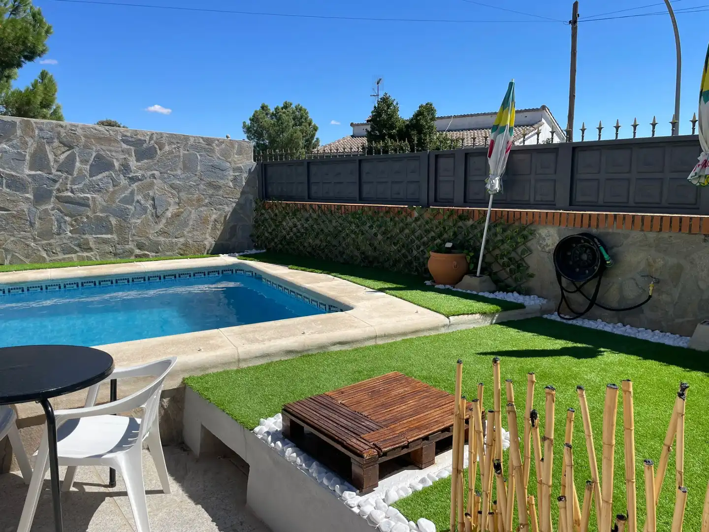 Piscina de Casa o xalet en venda en Santa Cruz del Retamar amb Calefacció, Jardí privat i Terrassa
