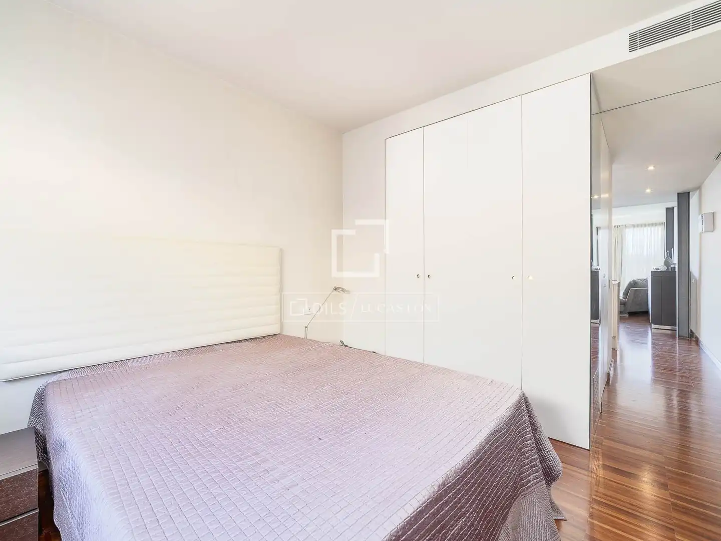 Bedroom of Attic for sale in Barcelona  with Air Conditioner, Parquet flooring and Terrace