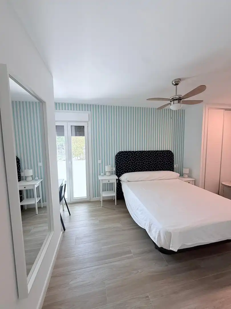 Habitación de Piso de alquiler en Vélez-Málaga con Aire acondicionado, Calefacción y Amueblado