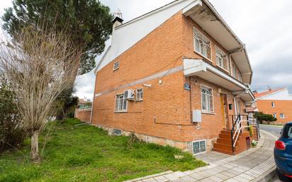 Vista exterior de Casa adosada en venda en El Boalo - Cerceda – Mataelpino amb Calefacció, Moblat i Piscina comunitària