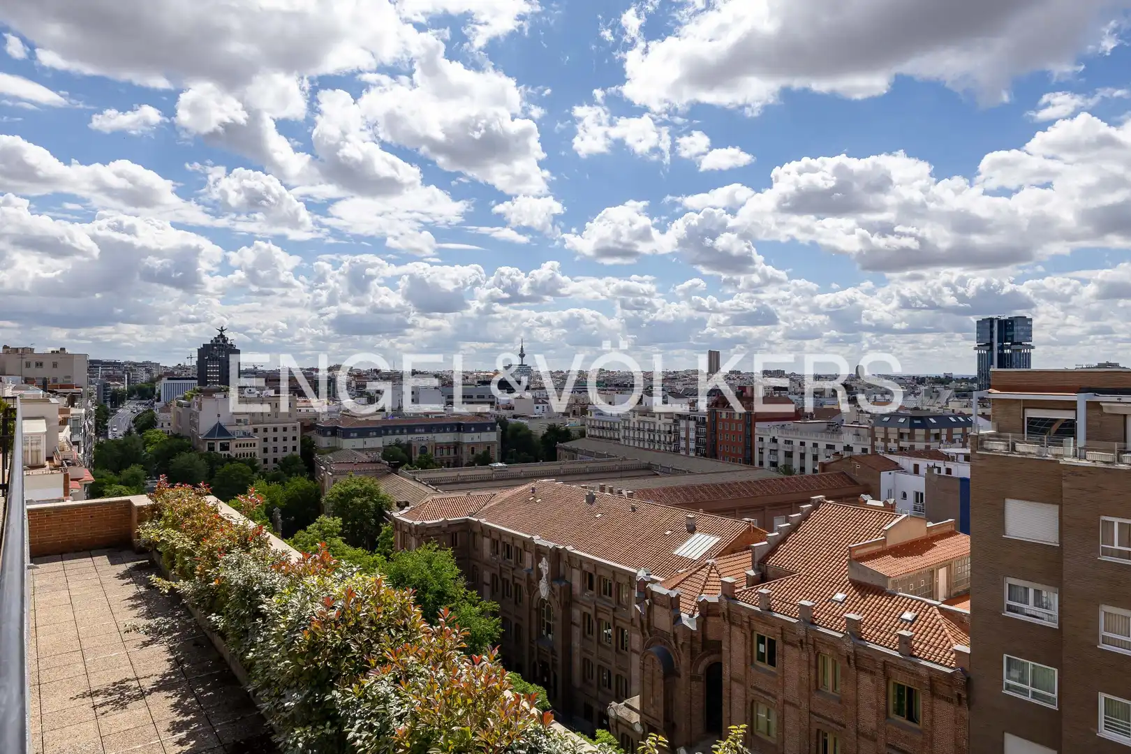 Außenansicht von Wohnung zum Verkauf in Madrid mit Klimaanlage, Heizung und Parkett