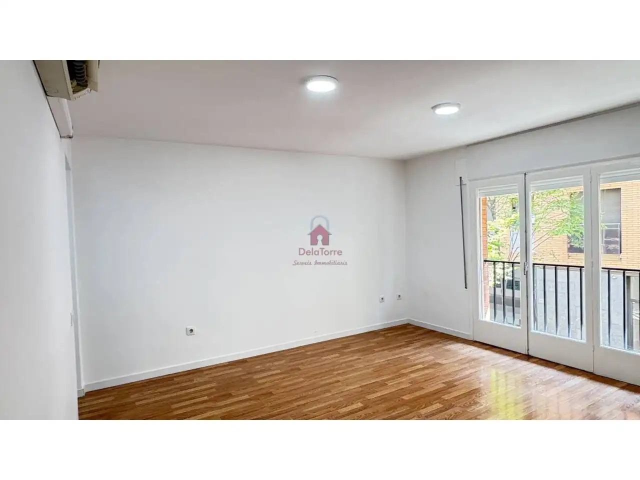 Bedroom of Flat for sale in Terrassa  with Air Conditioner, Parquet flooring and Balcony