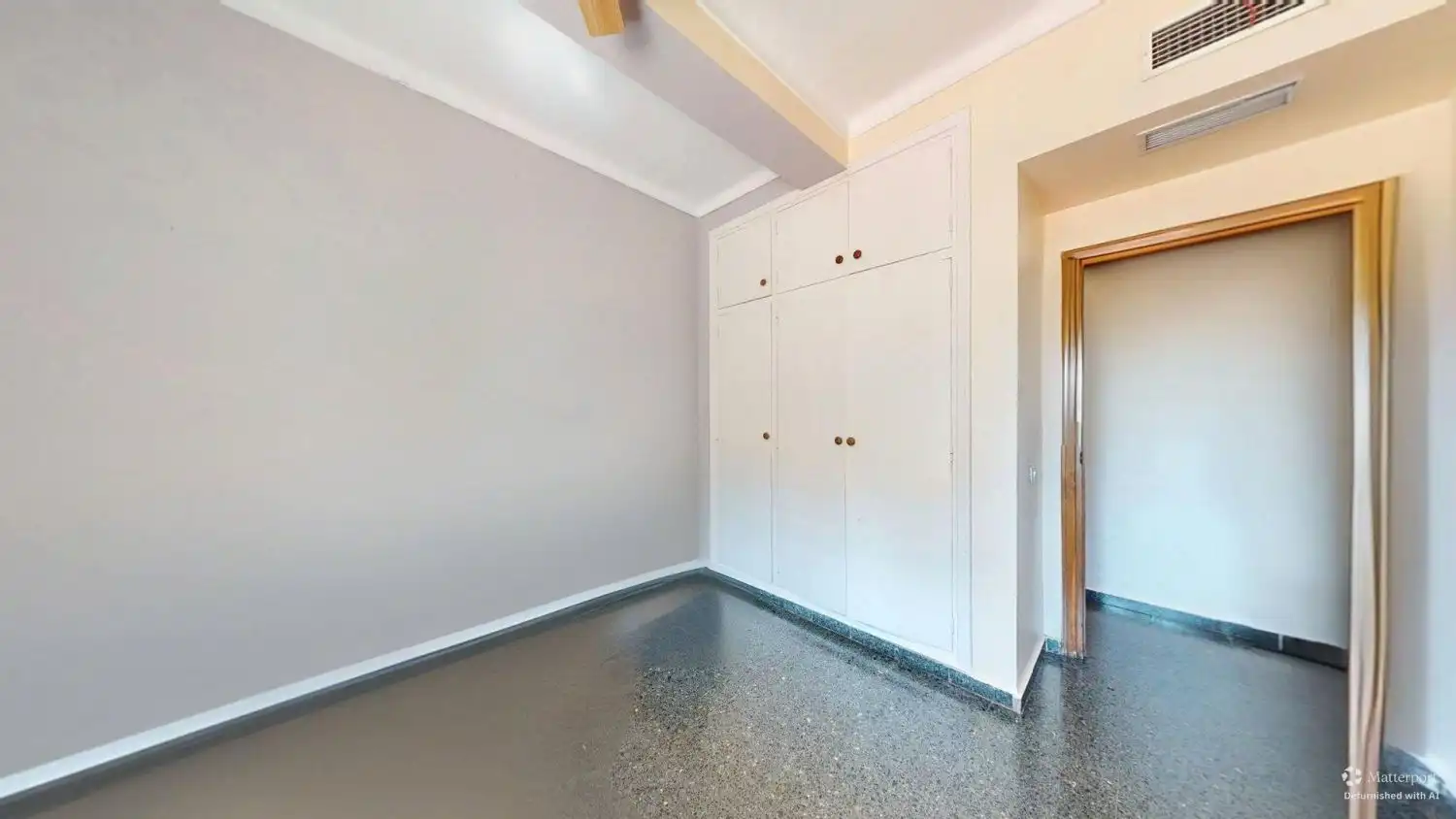 Flat for sale in Sevilla  with Air Conditioner, Terrace and Storage room