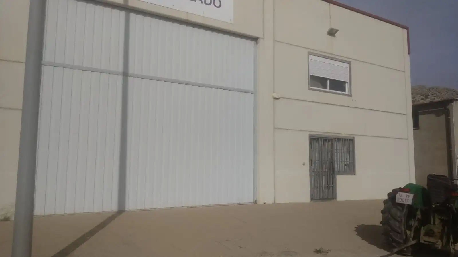 Vista exterior de Nave industrial en venta en Castellote