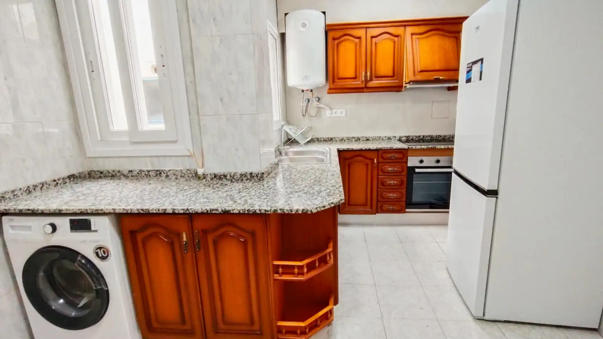 Piso de alquiler en Carrer n'Emili Llopis, Centro - El Castillo