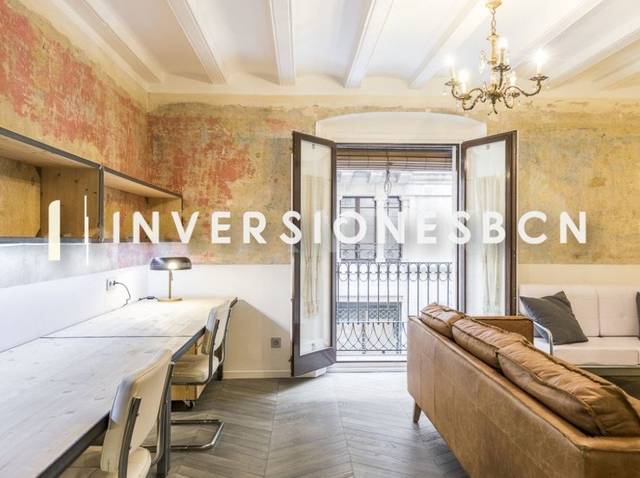 Piso en Alquiler en Calle Reina Cristina en Sant Pere, Sta. Caterina i la Ribera