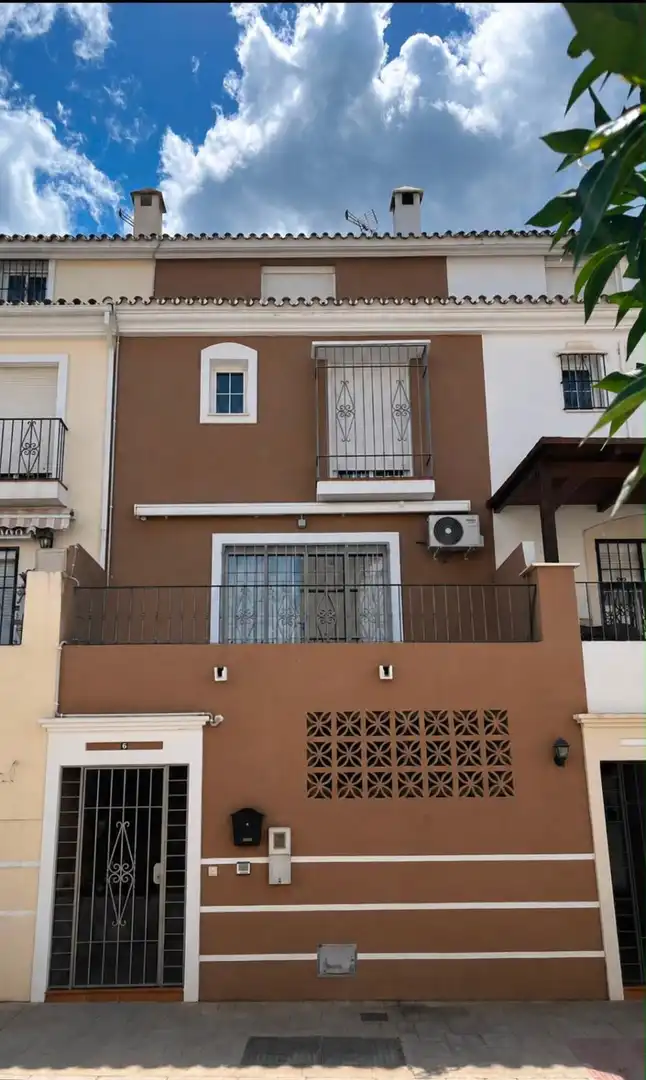 Vista exterior de Casa o chalet en venta en Coín con Aire acondicionado, Calefacción y Terraza