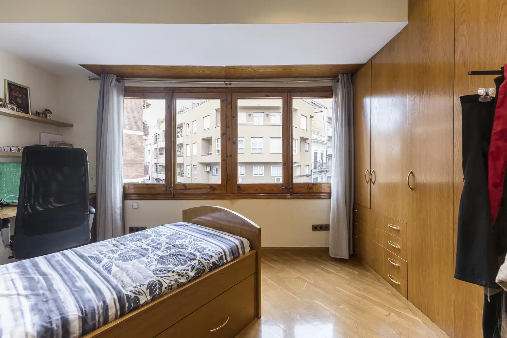Habitación de Casa adosada en venta en Barcelona con Calefacción
