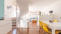 Sala d'estar de Casa adosada en venda en Castelldefels amb Aire condicionat, Calefacció i Jardí privat