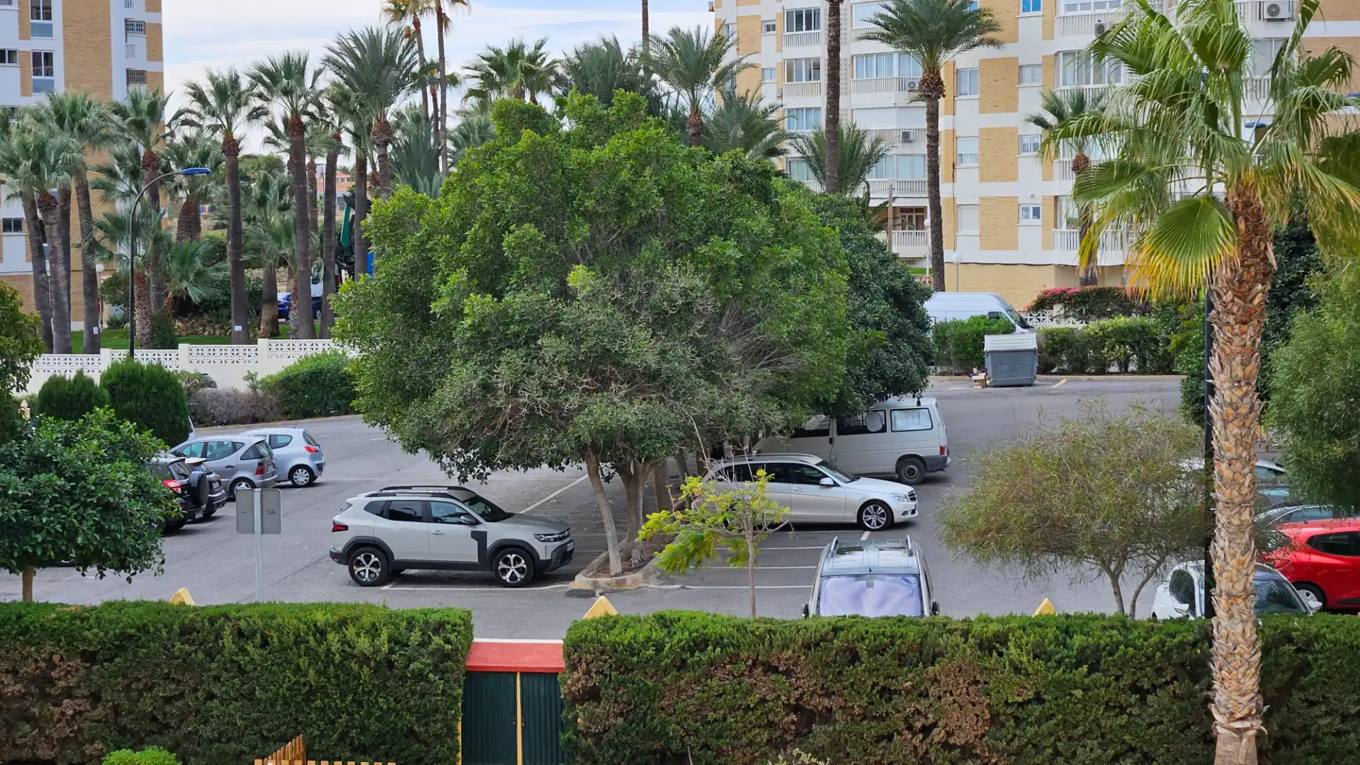 Parking de Casa adosada en venta en El Campello con Aire acondicionado, Calefacción y Jardín privado