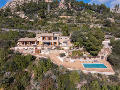 Vista exterior de Finca rústica en venda en Andratx amb Aire condicionat, Jardí privat i Terrassa