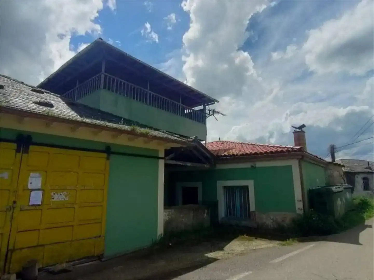 Vista exterior de Casa adosada en venda en Palacios del Sil